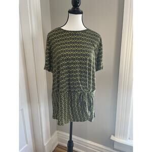 Liz Claiborne Women’s Size XXL Green Short-Sleeved Top Bunched Pattern